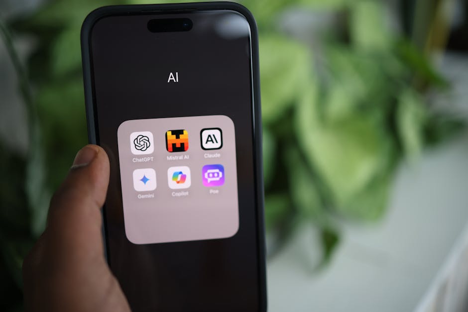 Persona interactuando con un asistente virtual de IA en una tableta